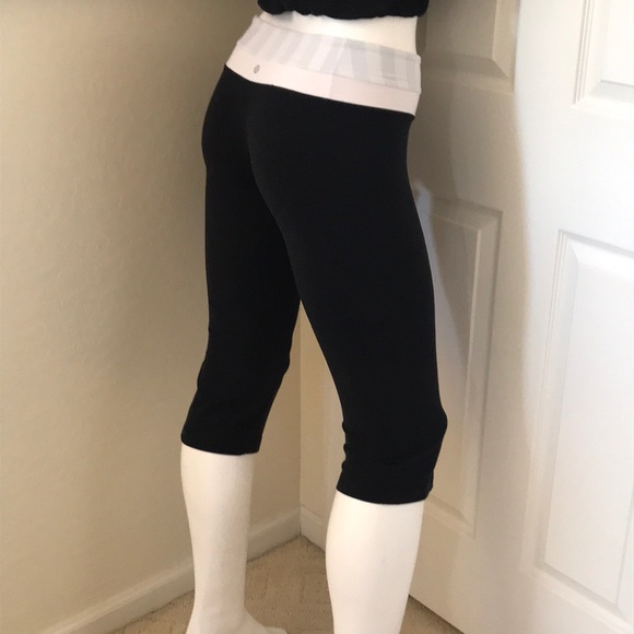 Lululemon Black Capris With Striped Band Size 6 - Picture 4 of 6